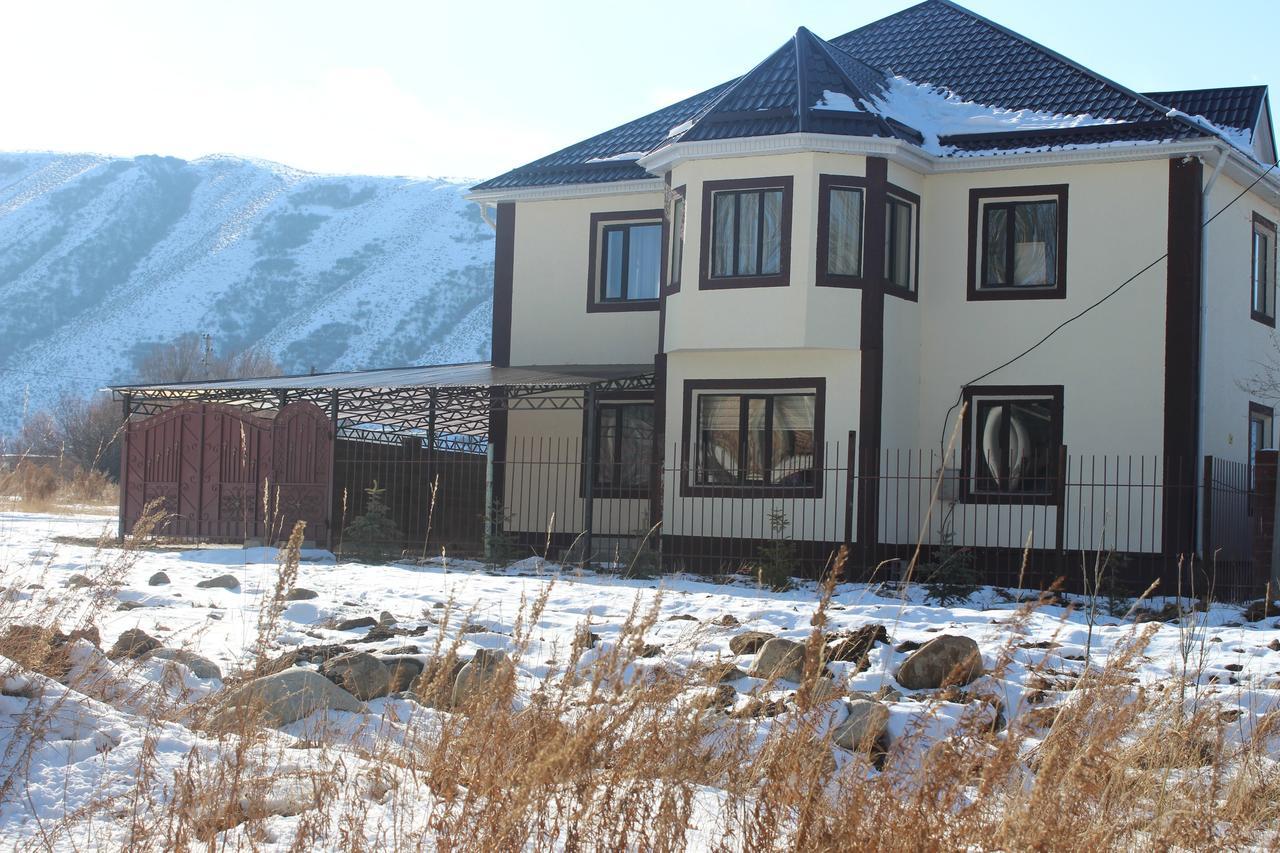 Mount Yard Karakol Hotel Kültér fotó