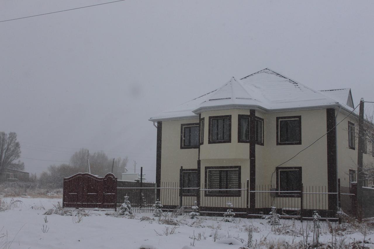 Mount Yard Karakol Hotel Kültér fotó