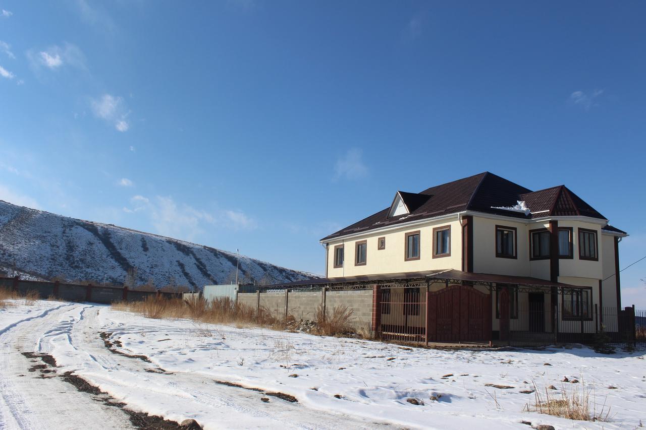 Mount Yard Karakol Hotel Kültér fotó