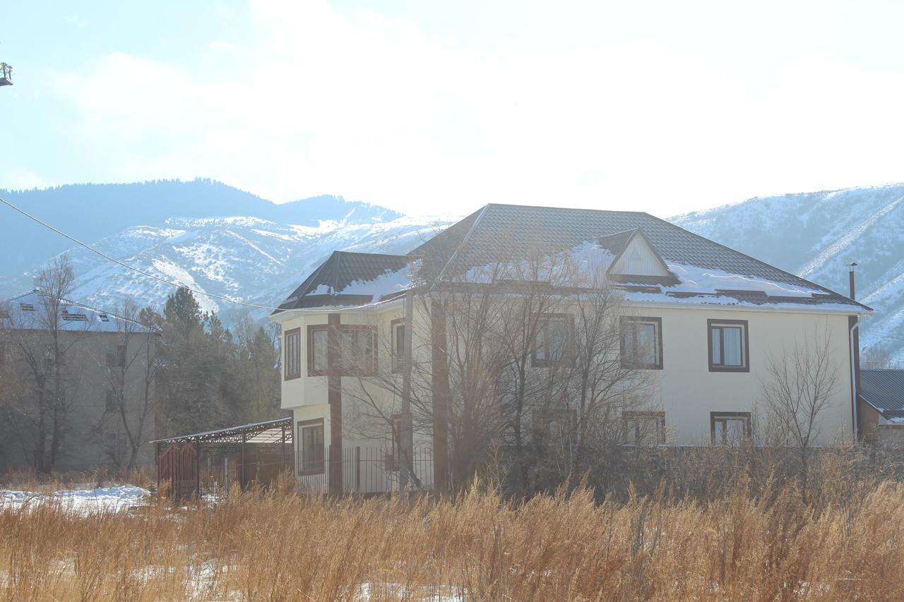 Mount Yard Karakol Hotel Kültér fotó