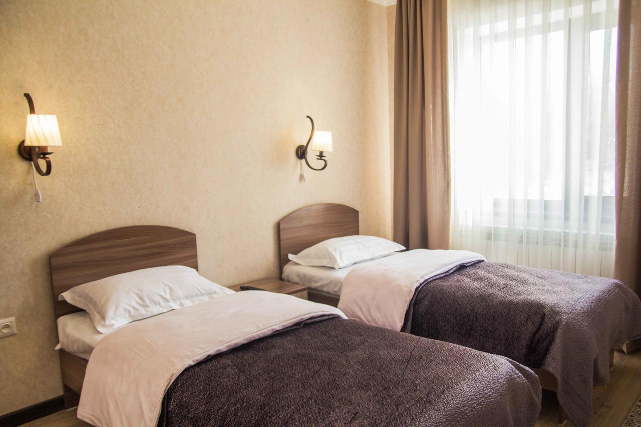 Mount Yard Karakol Hotel Kültér fotó