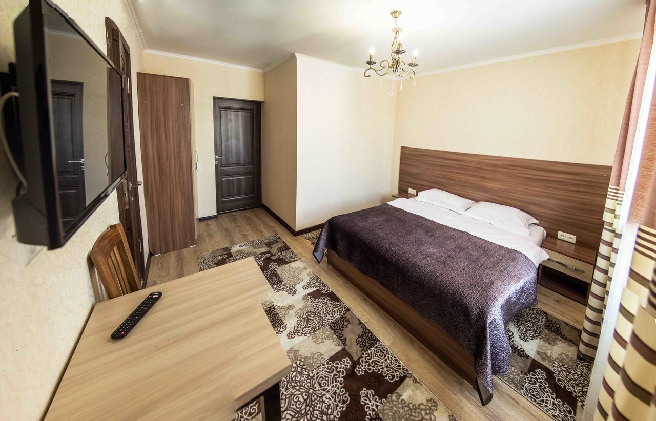 Mount Yard Karakol Hotel Kültér fotó