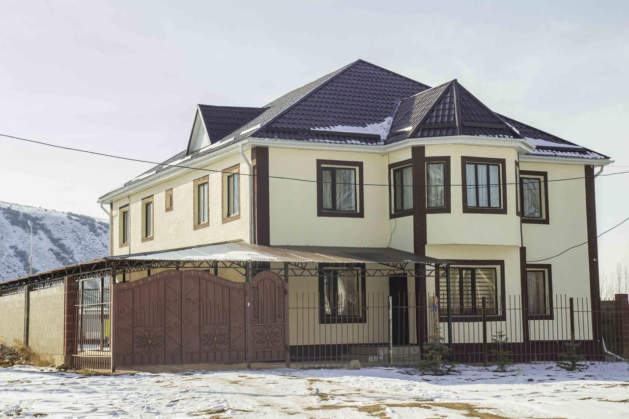 Mount Yard Karakol Hotel Kültér fotó