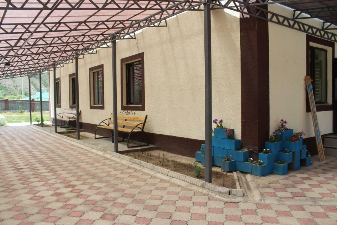 Mount Yard Karakol Hotel Kültér fotó